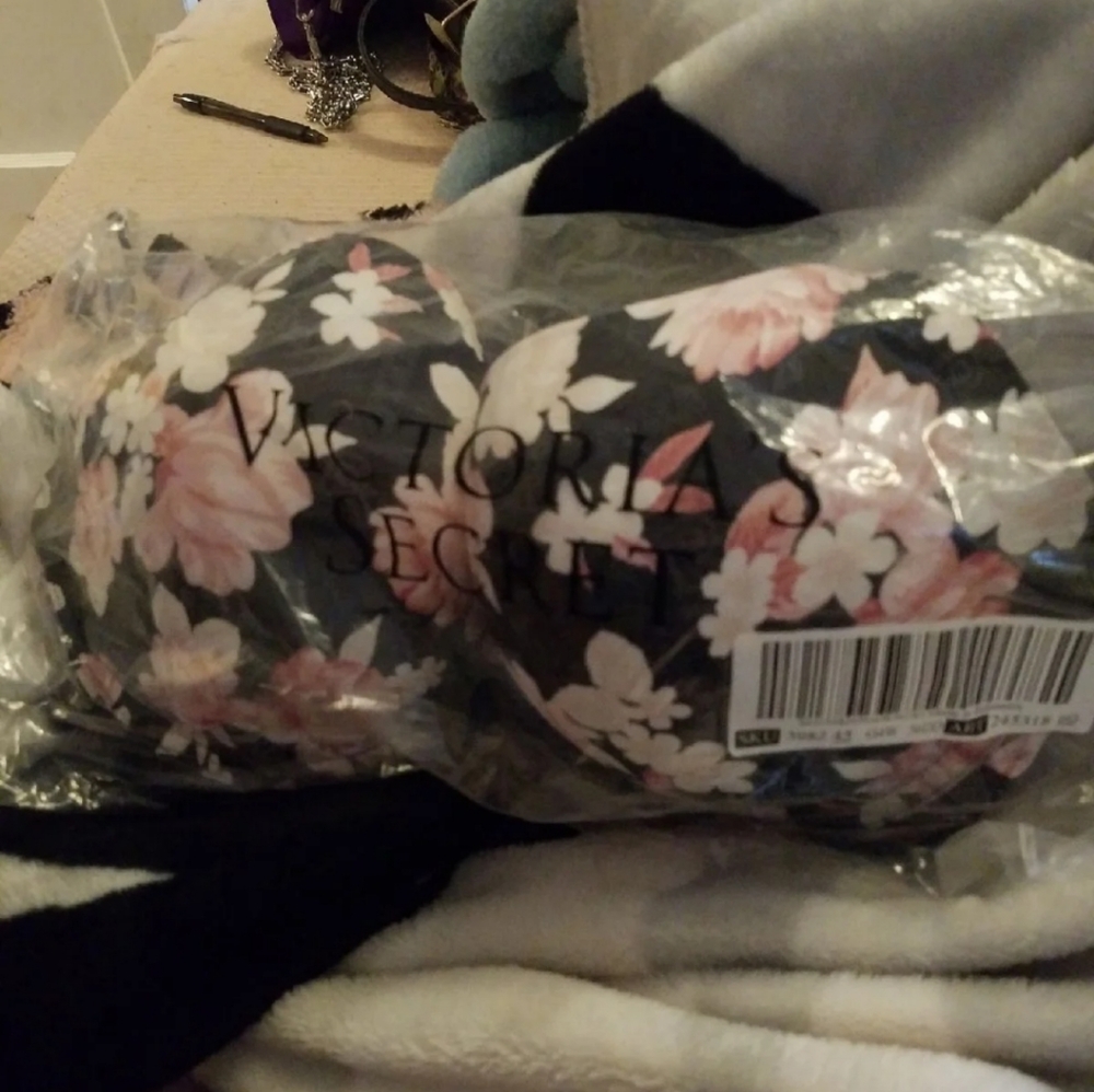 V.s bra